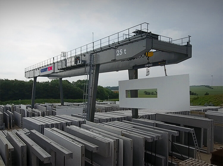 CERTEX-GH portalkran opsat hos betonelement producent