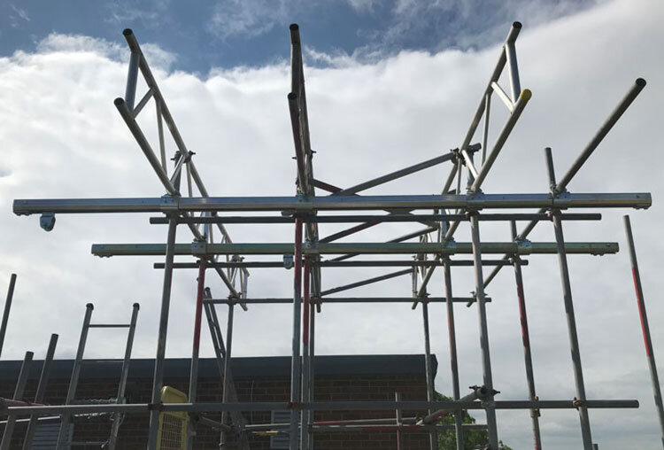 Scaffolding crane mounted