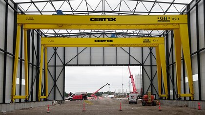 Gantry cranes for the Storstroem Bridge