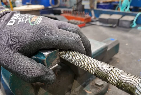 Cutting steel wire rope