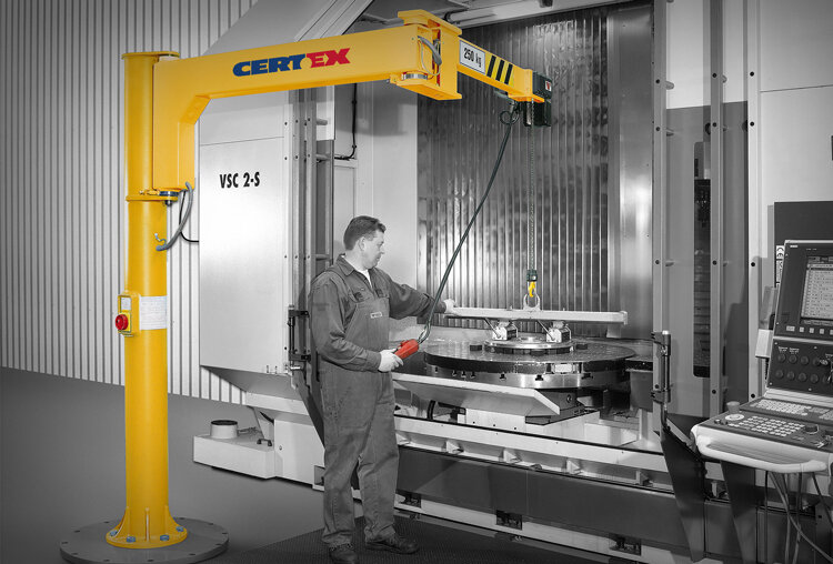 Jib crane with foldable arm
