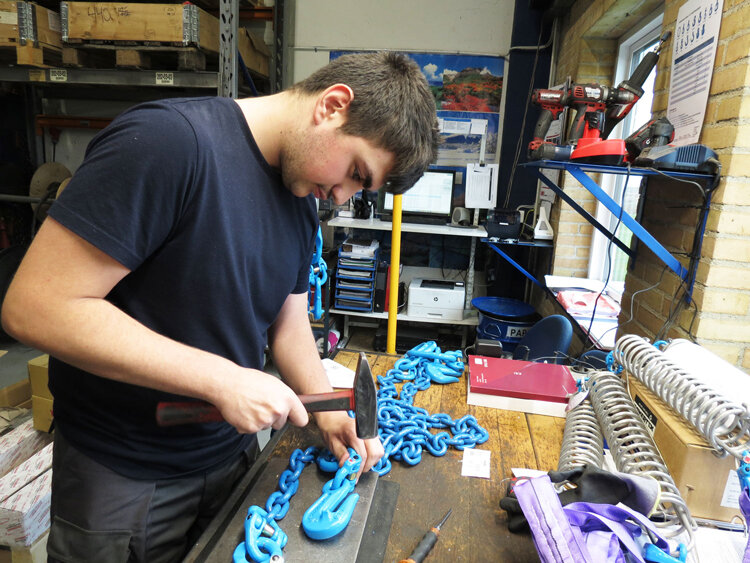 Praktikant i kædeværkstedet Vojens | © CERTEX Danmark A/S