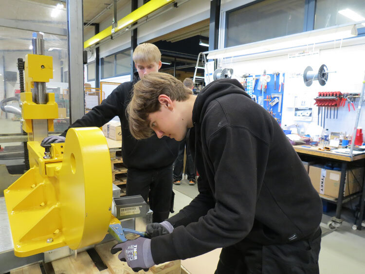 Unge praktikanter hos CERTEX Danmark A/S | © CERTEX Danmark A/S