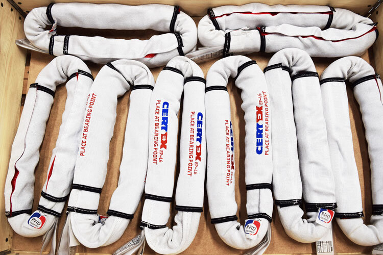 Textile protection on round sling | © CERTEX Danmark A/S Textile protection on round sling | © CERTEX Danmark A/S