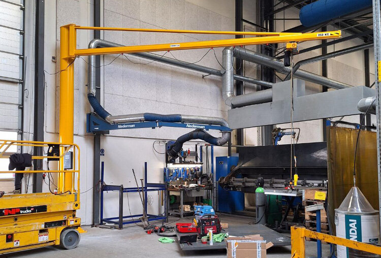 Jib crane mounted by CERTEX Danmark A/S Jib crane mounted by CERTEX Danmark A/S