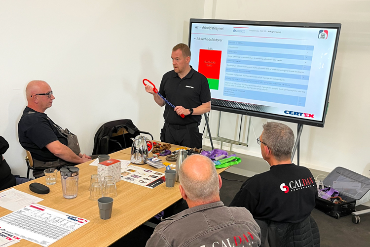 Kursus i sikker anhugning og løft med CERTEX Danmark