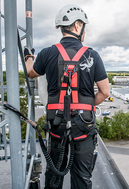 Man with fall protection in scaffolding | © Jenny Thörnberg Man with fall protection in scaffolding | © Jenny Thörnberg