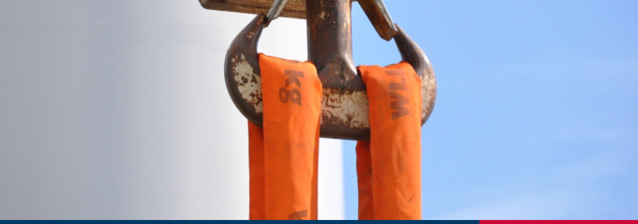 Heavy-lift round sling in large crane hook Heavy-lift round sling in large crane hook