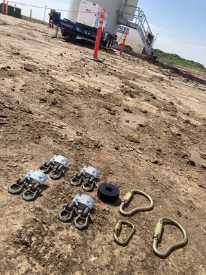 Tandem tools and carabiners on site