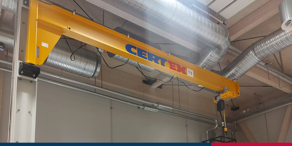 Wall mounted jib crane for electric bus depot in Esbjerg | © CERTEX Danmark A/S Wall mounted jib crane for electric bus depot in Esbjerg | © CERTEX Danmark A/S